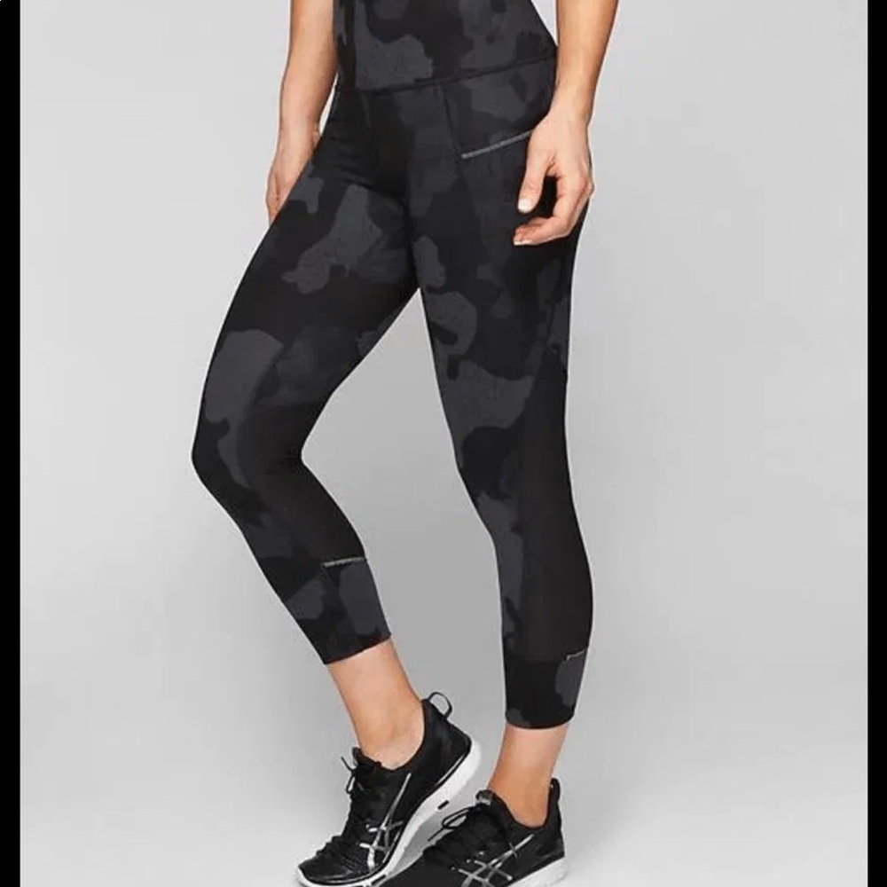 Athleta shadow camo relay 2.0 legging